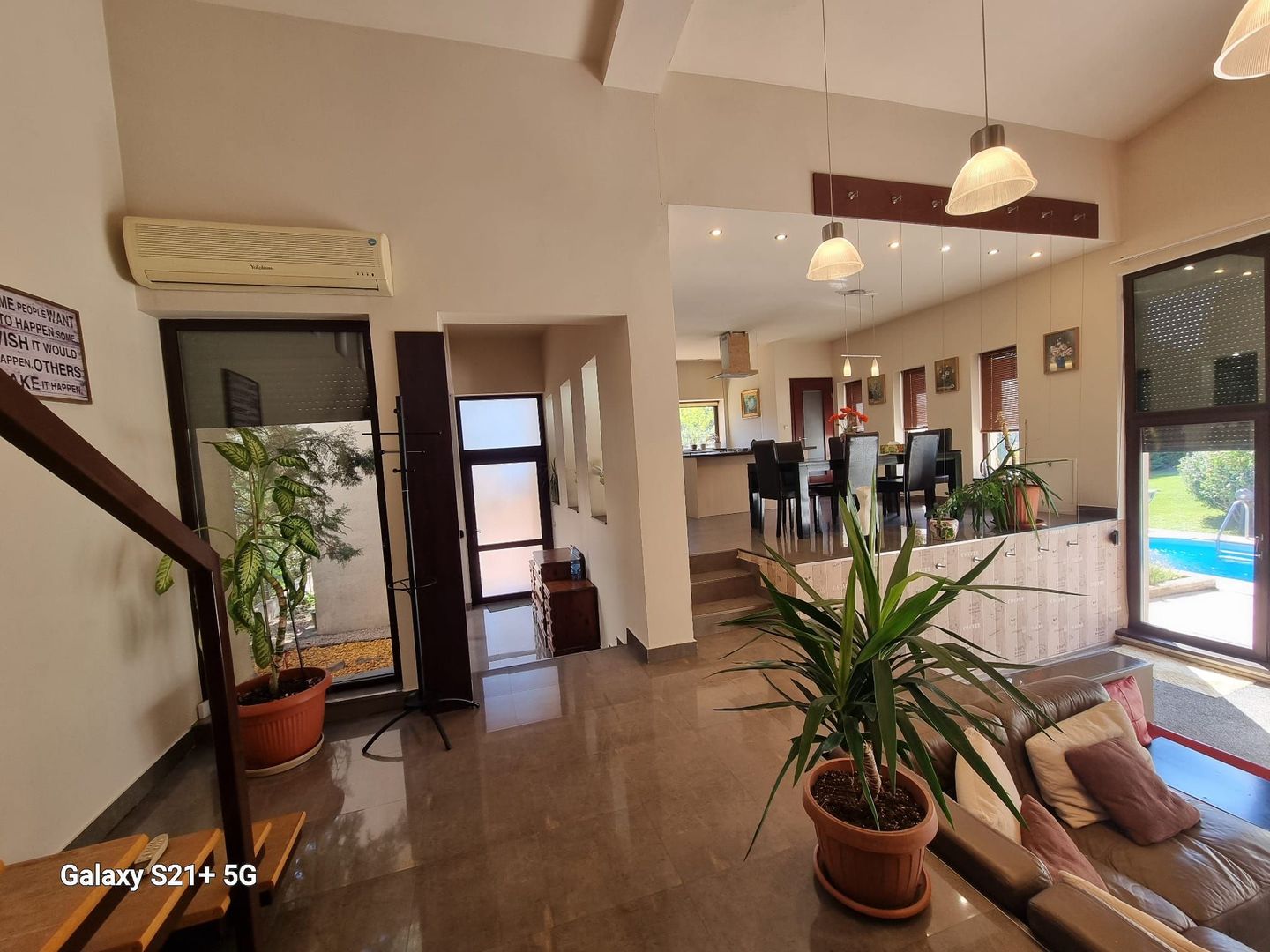 Vilă cu 4 camere de închiriat în zona Braytim cu piscina - Poză 7