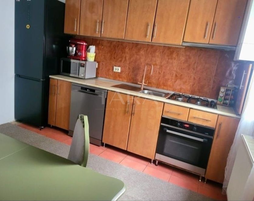 Apartament 3 camere modern, decomandat,  zonă excelentă. - Poză 4