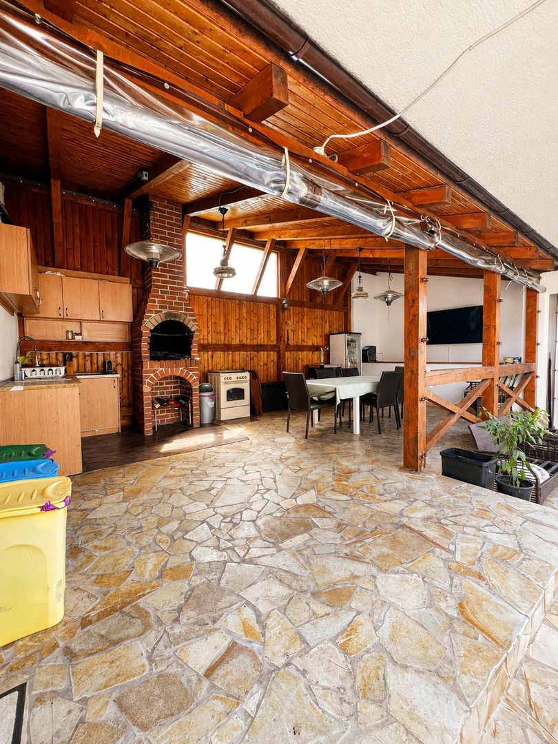 Vila cu 6 camere 4 bai, zona Spitalul Judetean, cu spa, garaj, beci - Poză 11