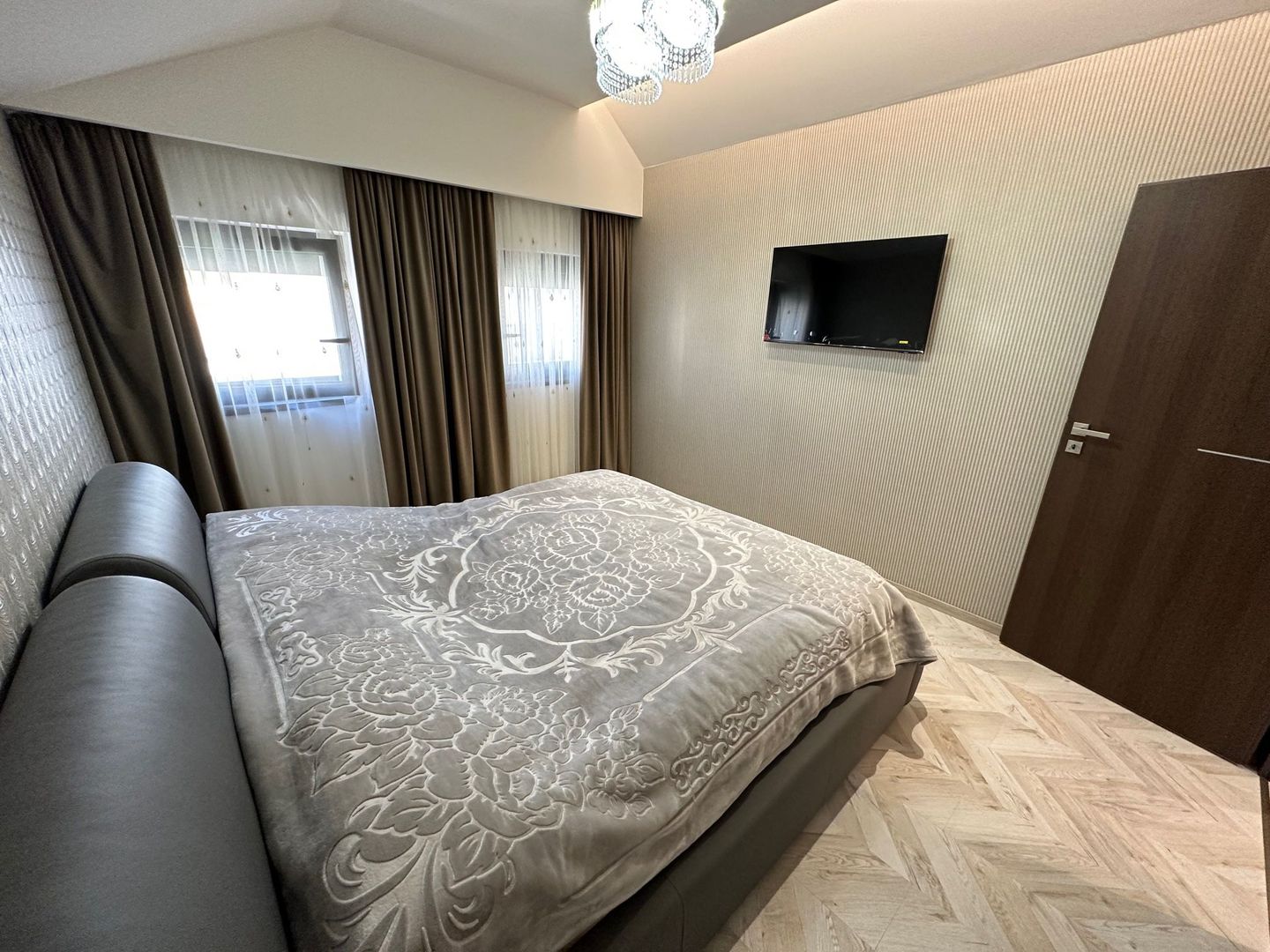 CASA EXCEPTIONALA CU LIVADA PROPRIE - Poză 47