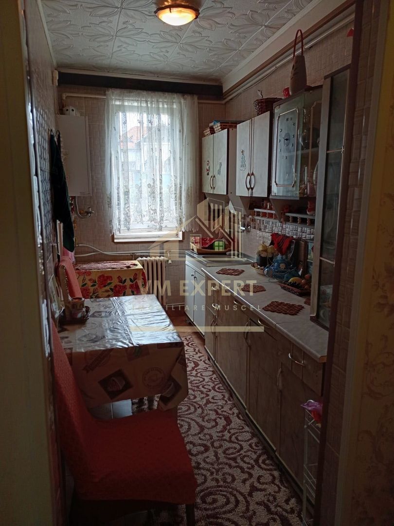 APARTAMENT 2 CAMERE PARTER CENTRU CAMPULUNG - Poză 4