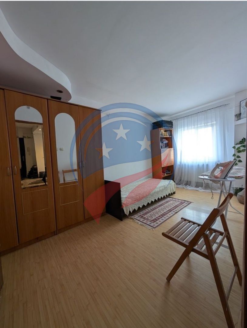 Apartament generos 4 camere, confort sporit, etaj 4/4, izolat termic - Poză 3