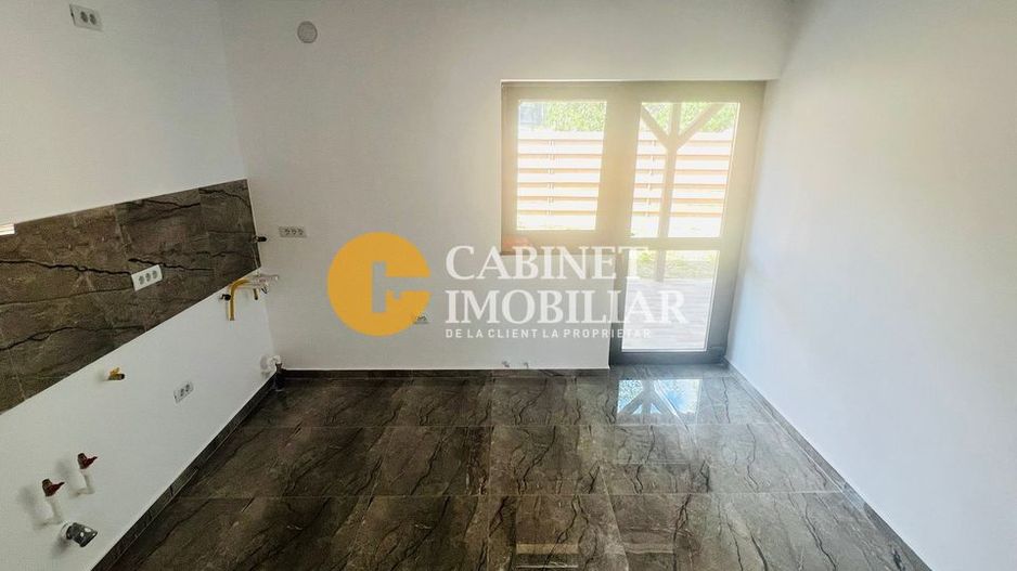 Casa individuala LA ASFALT - 3 camere - 410mp teren - toate utilitatile - Poză 3