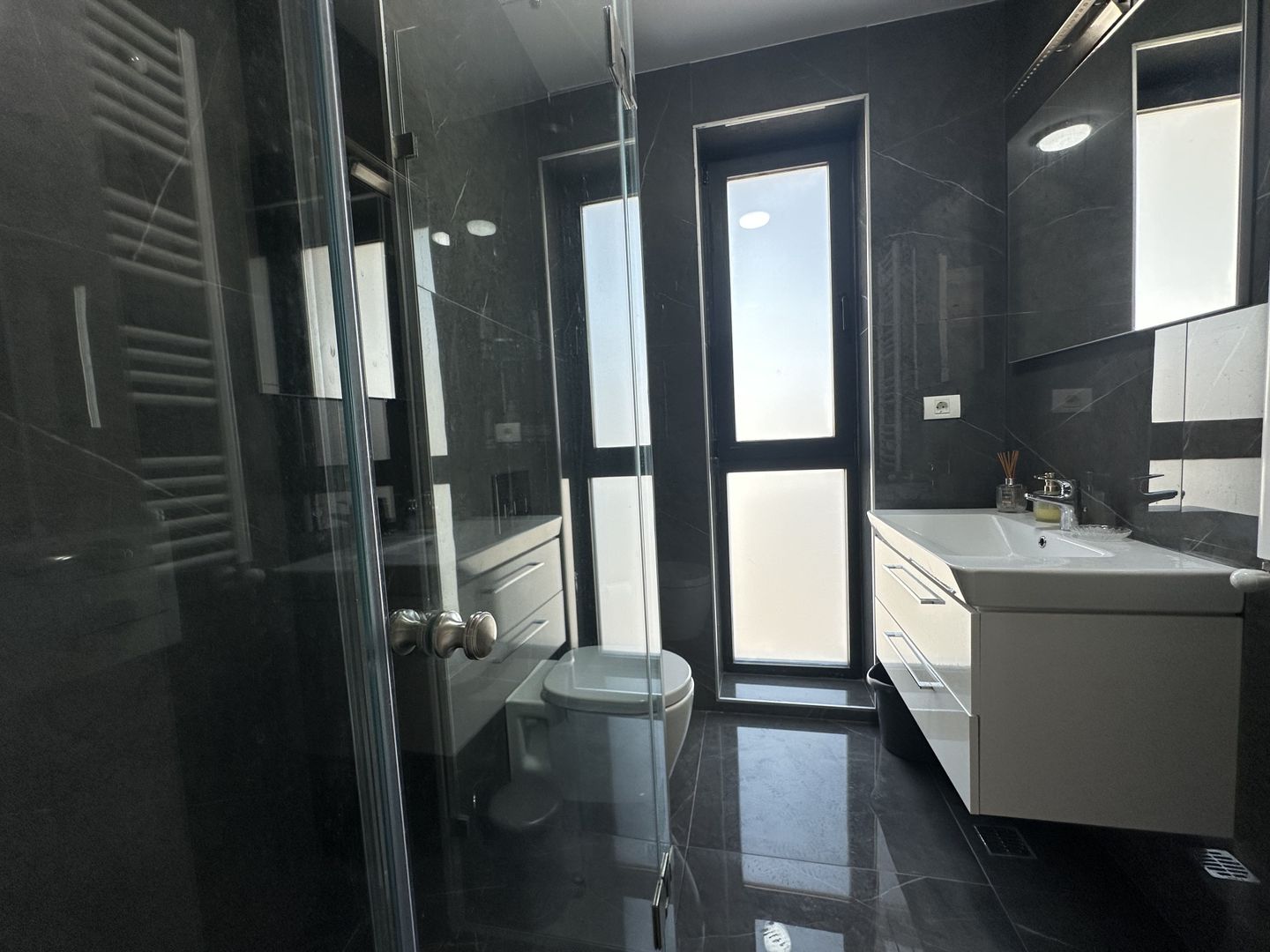 Lux și confort pe Iancu Nicolae Apartament cu 4 camere - Poză 8