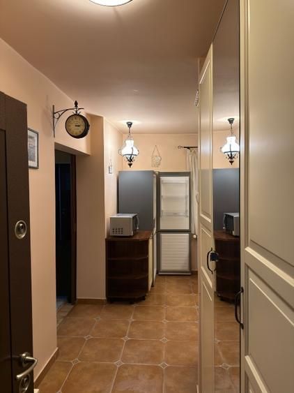 Inchiriere apartament  3 camere decomandat - Poză 10