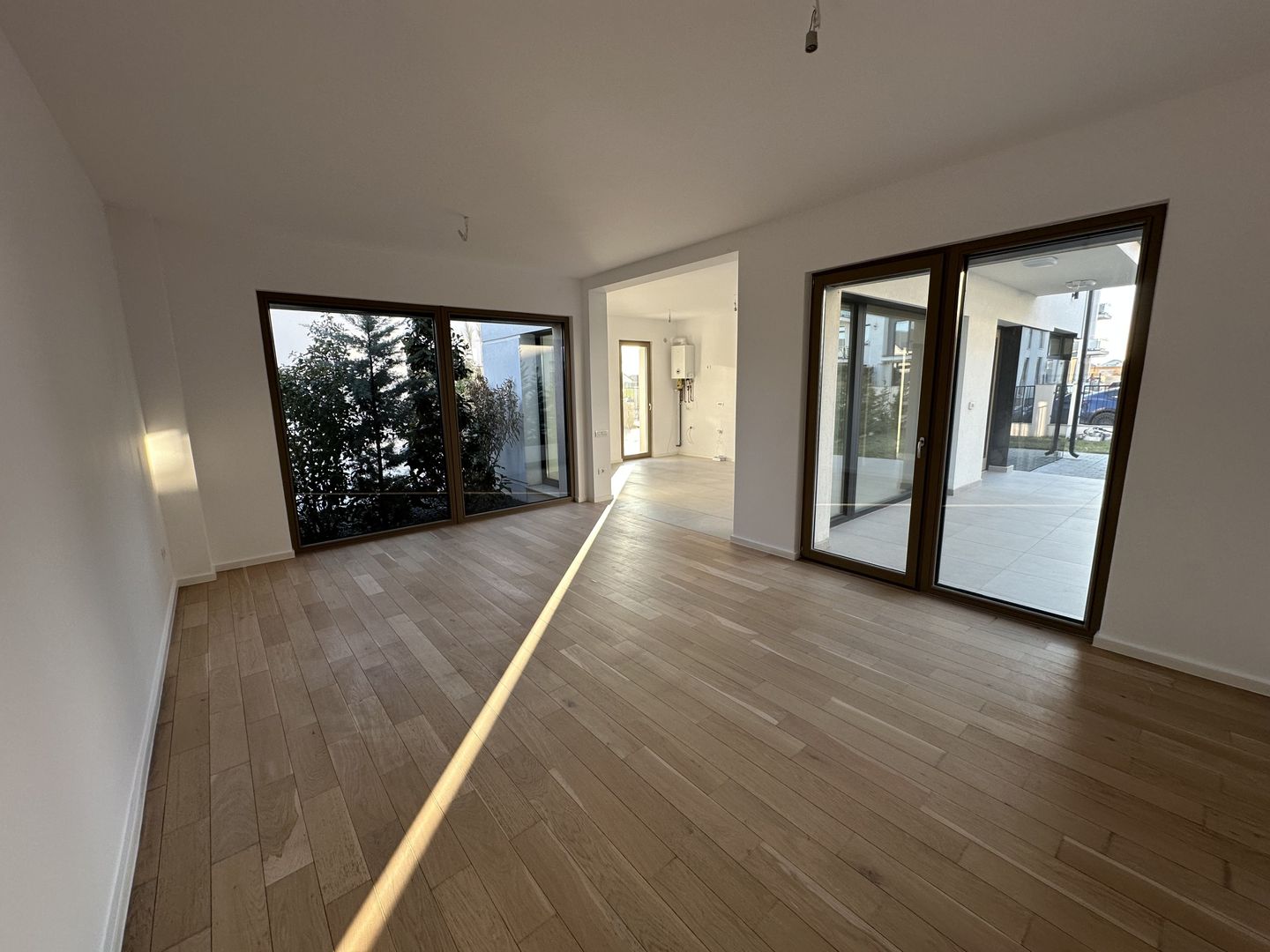 Casa cu 4 camere - Dumbarvita - Poză 1