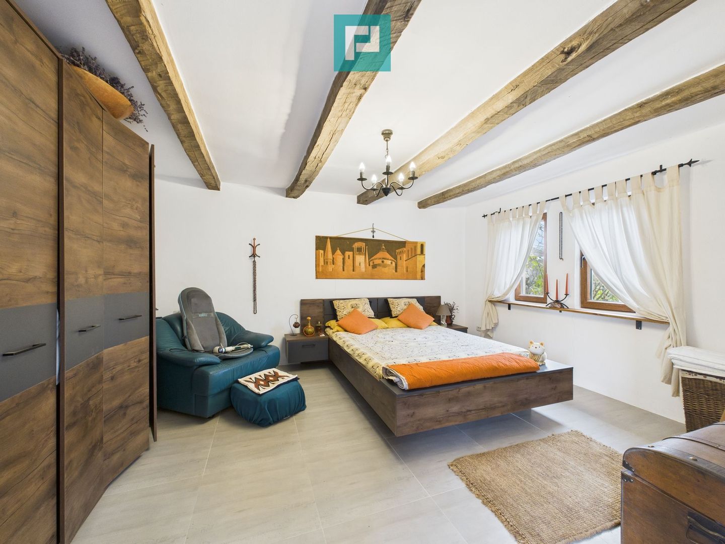 Casă renovată în localitatea Comănești, Arad - Poză 11