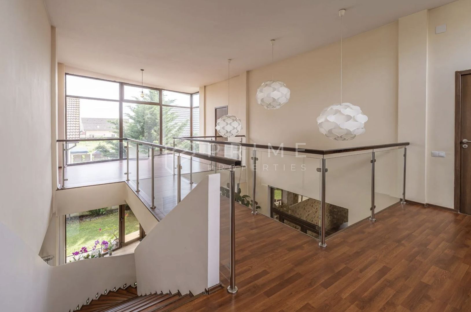 Vilă cu design și dotări deosebite de vânzare - Poză 6