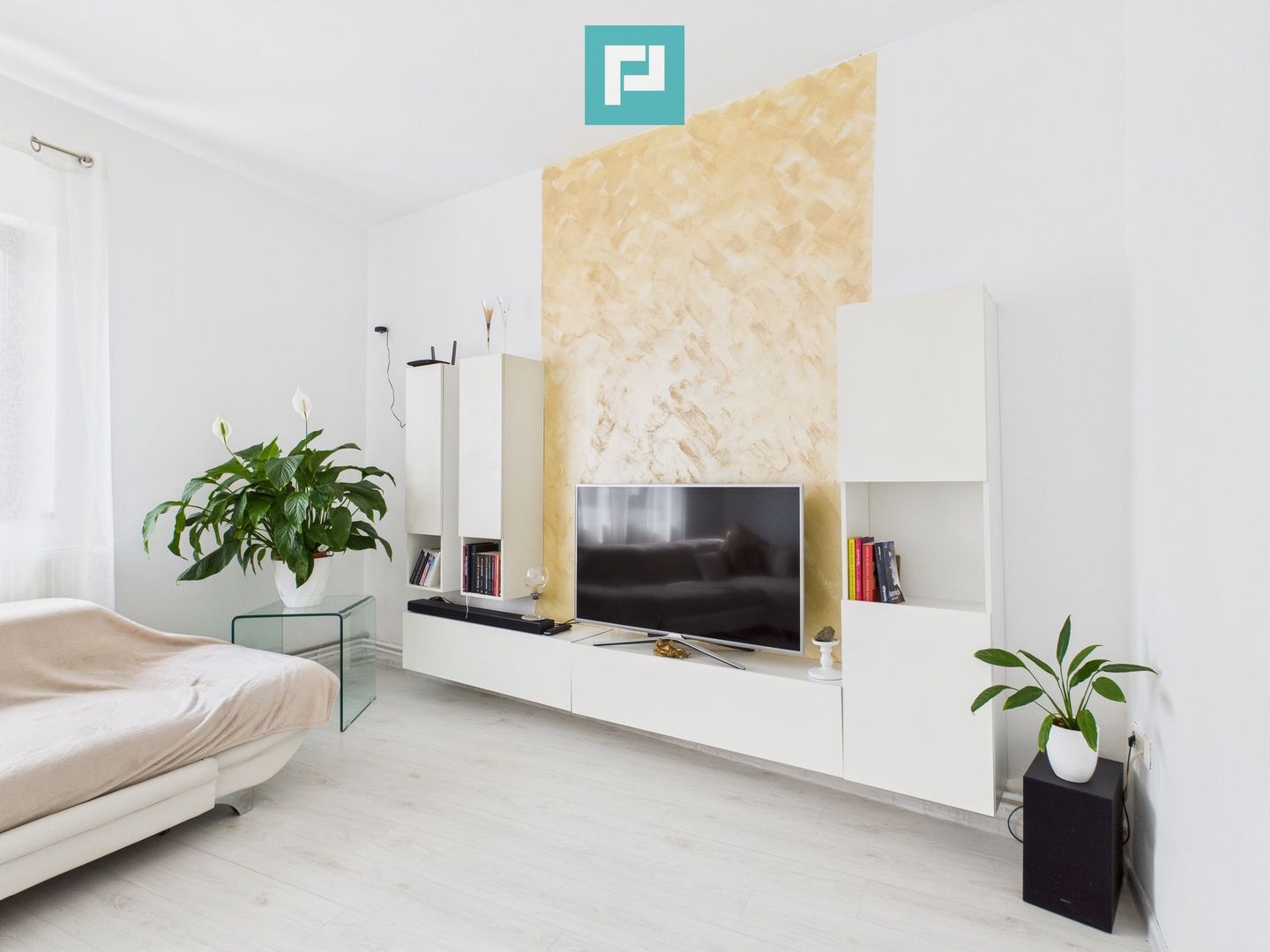 Apartament cu 2 camere și terasă generoasă - Poză 1