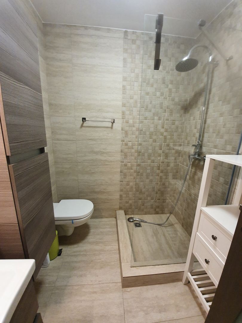 Apartament cu 3 camere, 2 bai, 2 terase, 2 garaje, in cartier Europa - Poză 8