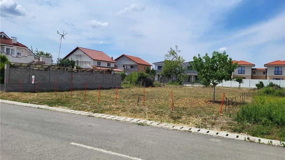 COMISION 0 | Teren intravilan | 827 mp | Zona Dumbrăvița - Poză 1