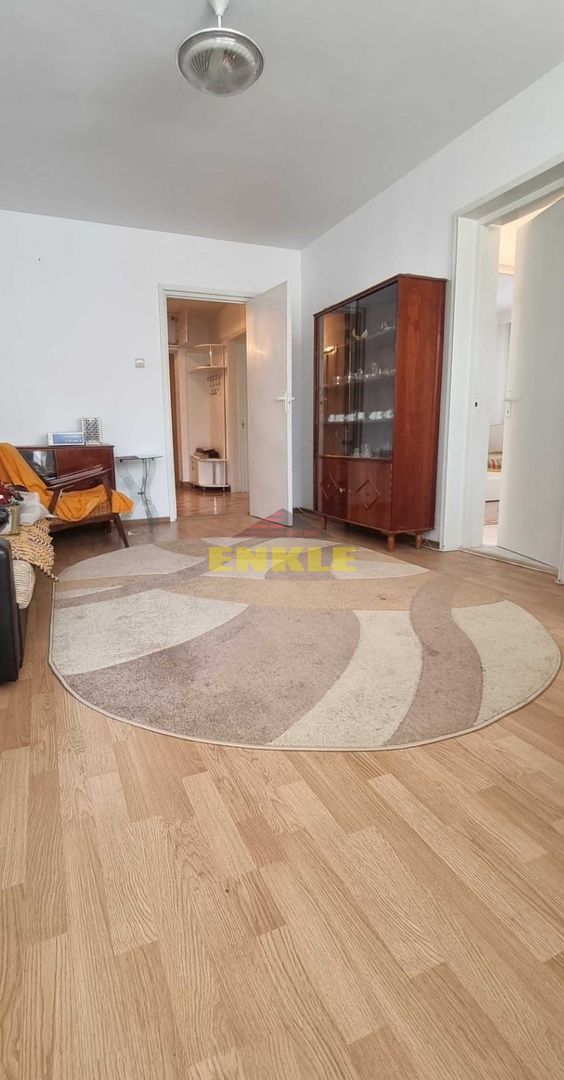 De vanzare apartament cu 3 camere, zona Unirii - Poză 1