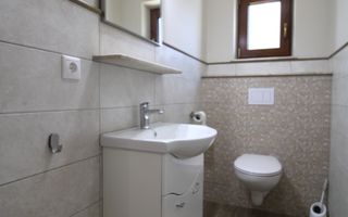 Apartament la casa, 2 camere, 2 bai, centrala proprie. - Poză 7