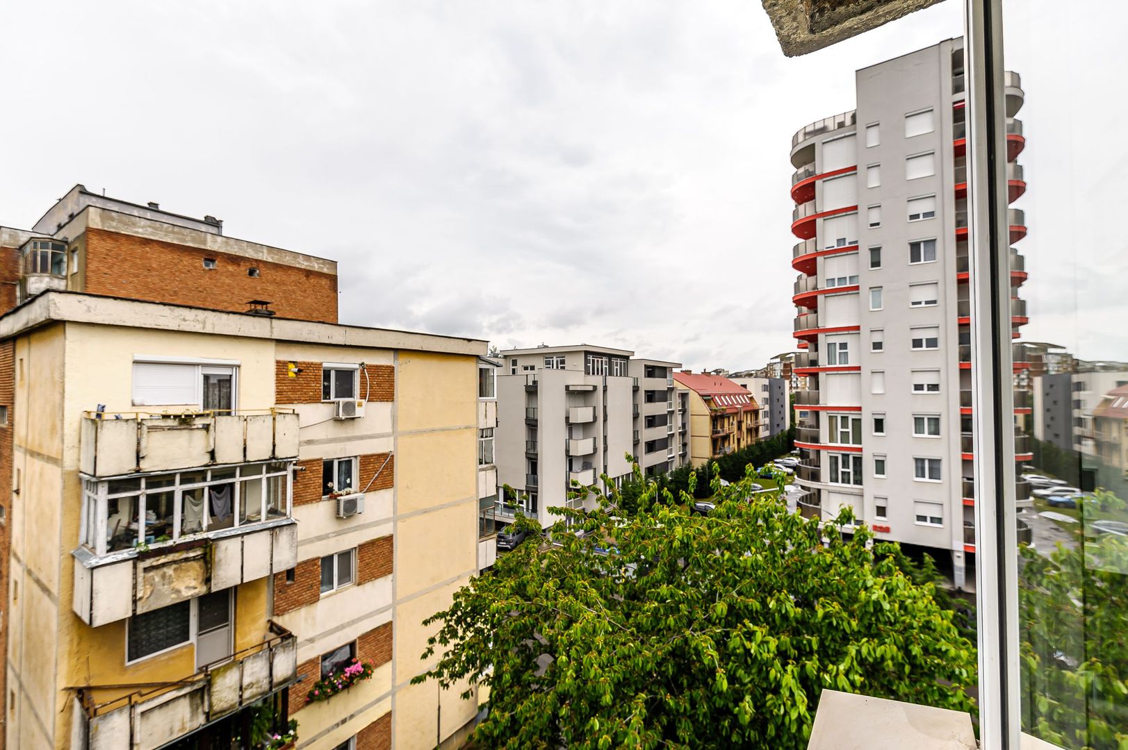 Apartament cu 2 camere decomandat Zona 300, Micălaca - Poză 2