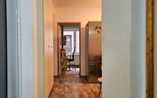 Oportunitate - Apartament cu trei camere in vila, zona Tractorul 70 mp - Poză 3