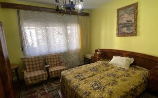 Apartament ultracentral 4 camere cu loc de parcare privat - Poză 2