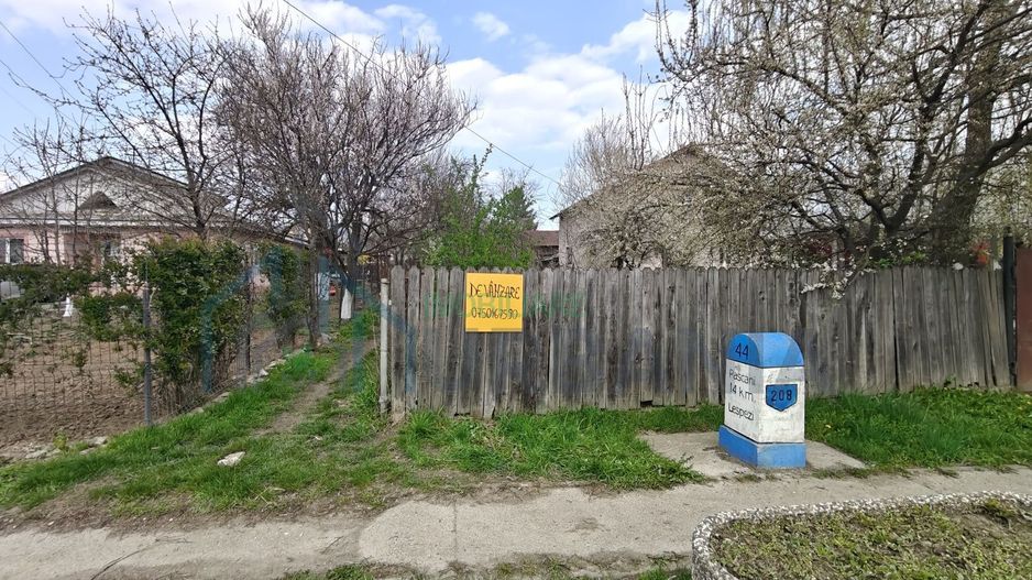 Teren intravilan cu casă locuibilă, Lespezi (Iași) - Poziție centrală - Poză 3