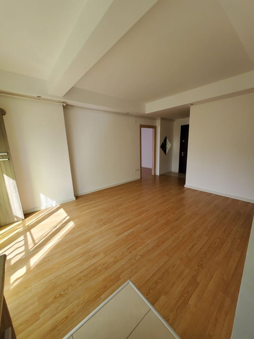 3 CAMERE IN COSMOPOLIS - Poză 10