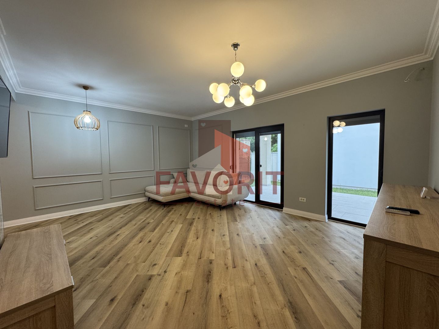 Duplex despartit prin garaj. Zona centrala - langa padure. Mobilat si utilat - Poză 2