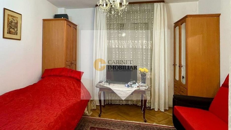 Vilă Spațioasă cu 7 Camere in Domenii – Locație Excelentă - Poză 3