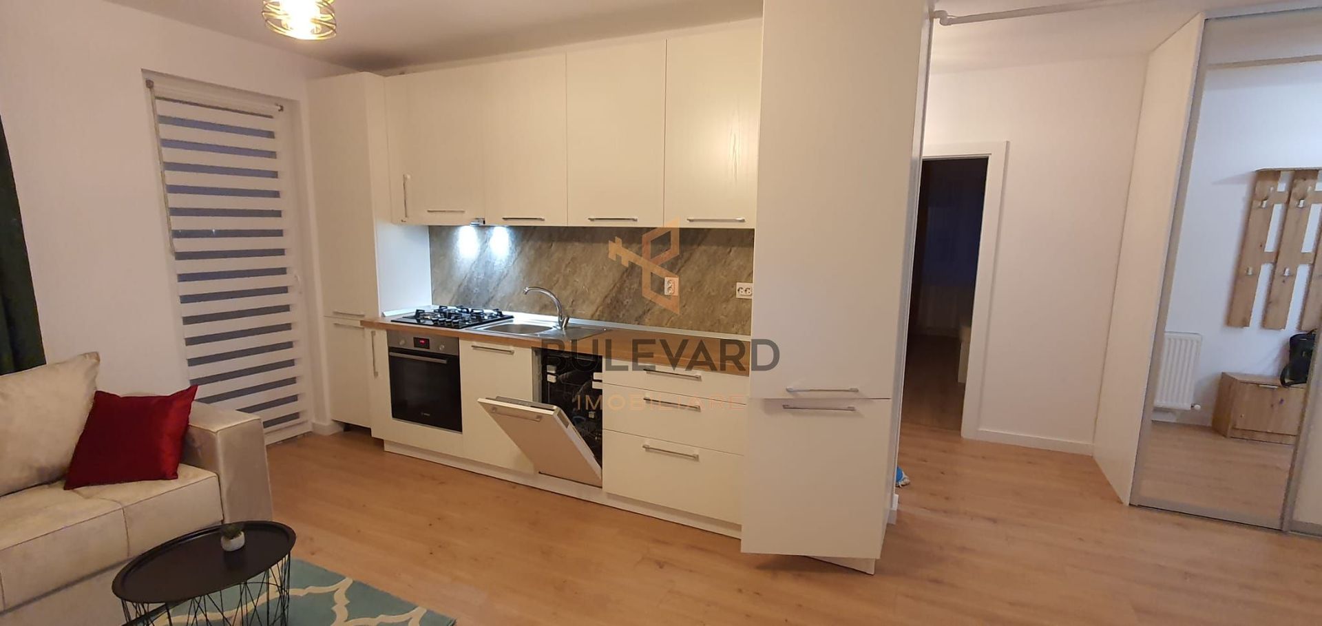 Apartament cu 3 camere + parcare subterana,  zona strazii Eroilor! - Poză 1