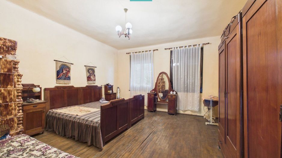 Casă cu etaj, în localitatea Buteni, Arad - Poză 2