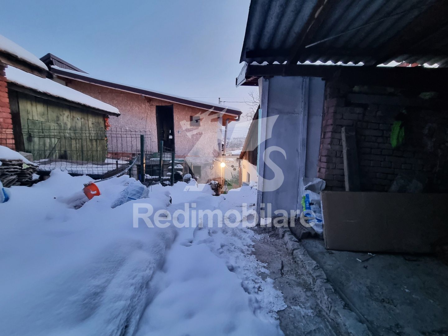 Casă funcțională, curte proprie, finisaje moderne - Poză 13