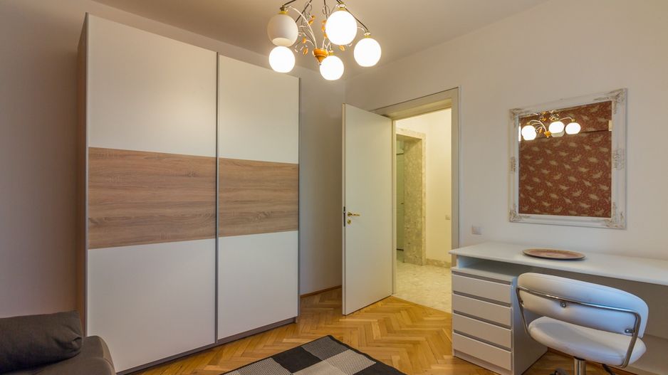 4 Camere de inchiriat, zona Libertății-vedere CASA POPORULUI - Poză 13