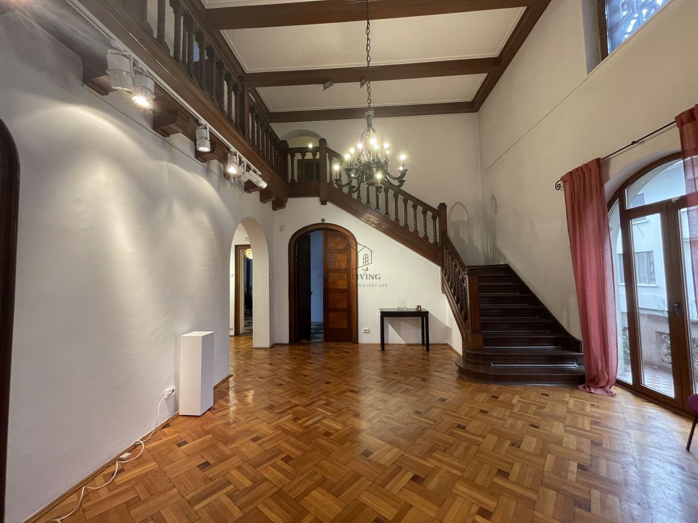 VILA SUPERBA LA INCHIRIERE PRETABILA CA SPATIU DE BIROU SAU REZIDENTA - Poză 11