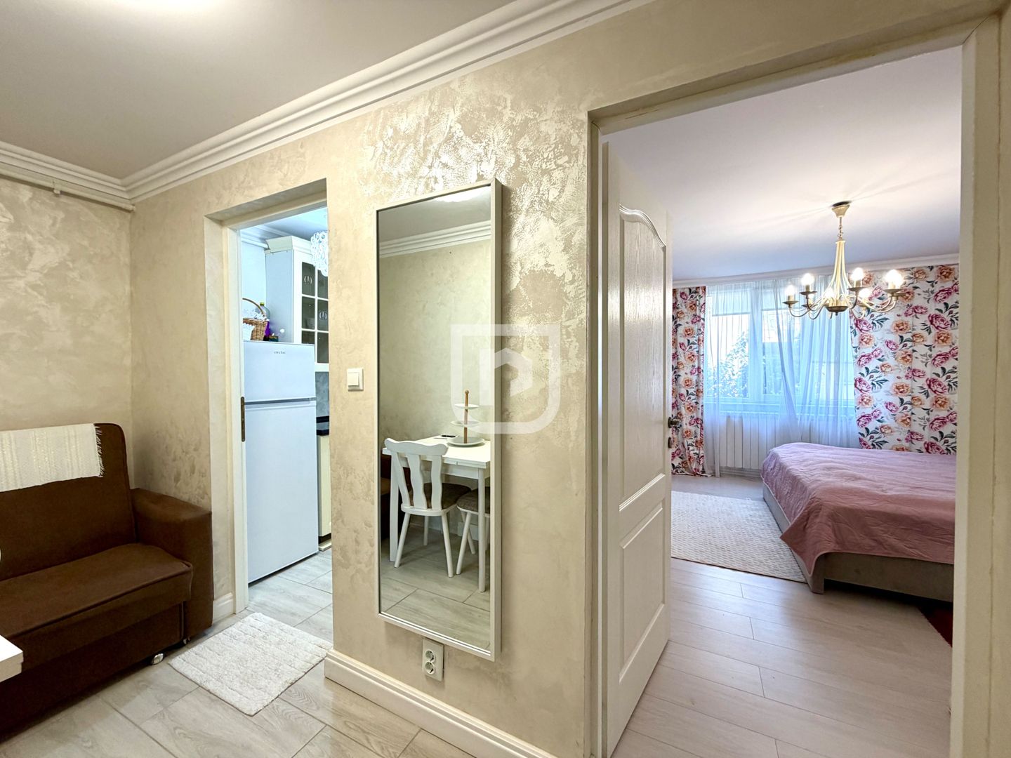 Garsoniera moderna 33mp, LUX ,mobilat si utilat - Poză 5