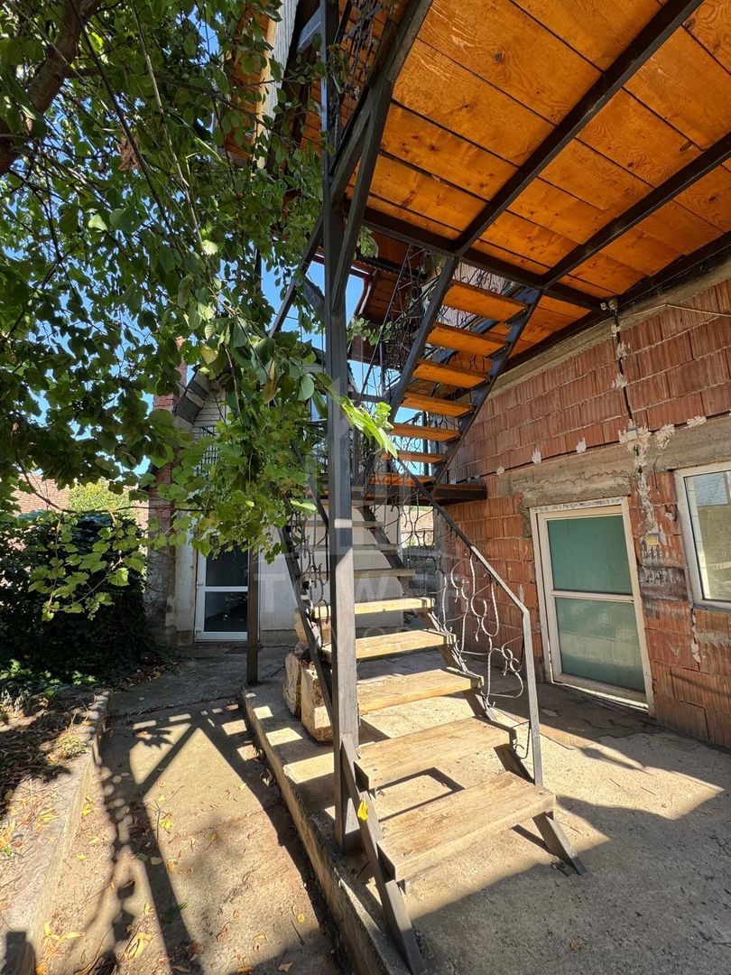 Două case la roșu în curte – Zona turistică Ocna Sibiului - Poză 3