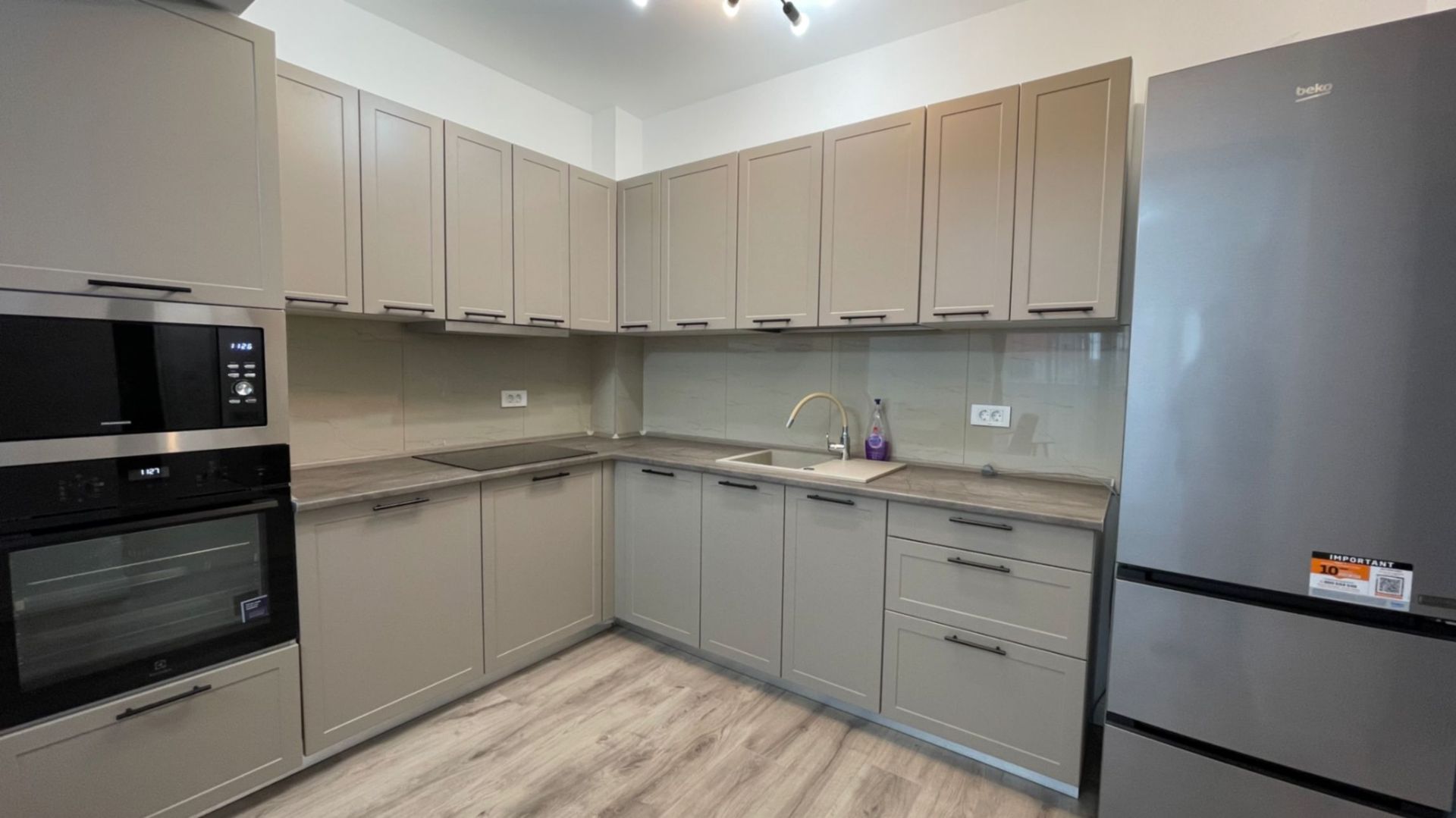 APARTAMENT 3 CAMERE PRIMA URBANA LOC DE PARCARE - Poză 3
