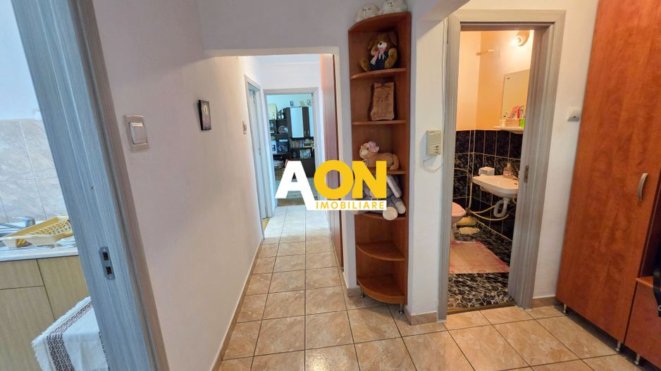 Apartament 3 camere, 65 mp utili, 2 bai, etaj 2, Cetate, zona Stadion - Poză 5