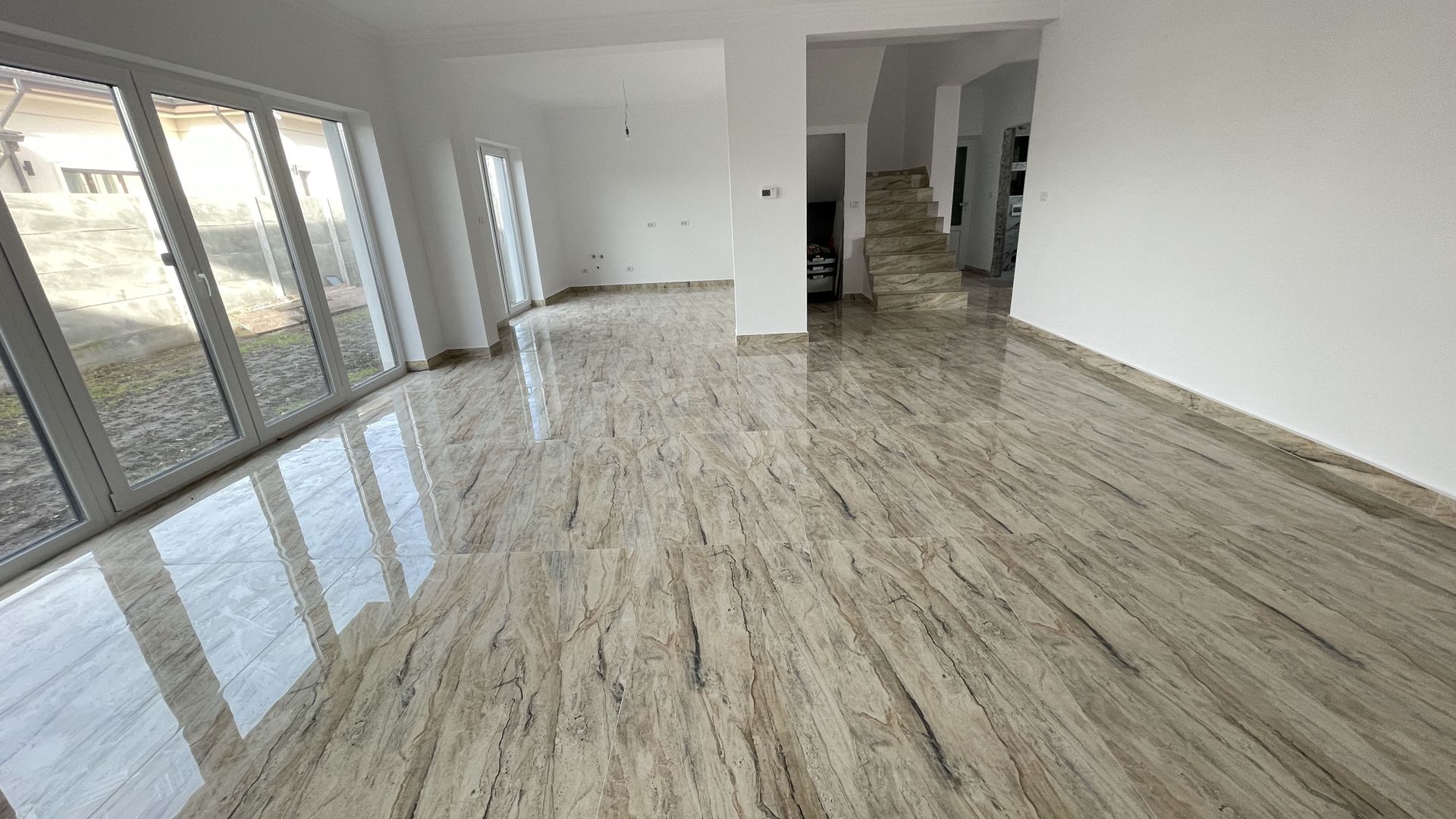 Casa de familie in zona rezidentiala - Poză 5