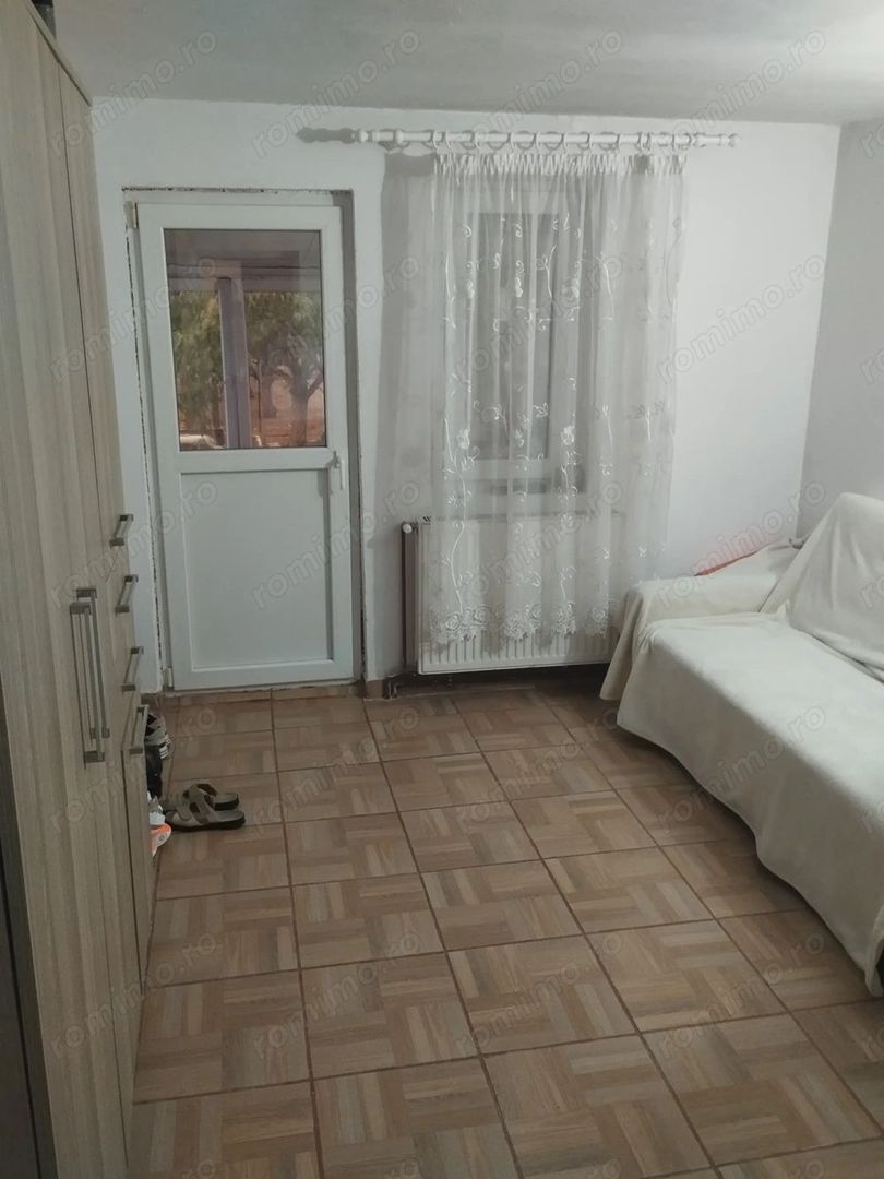 Casă de vânzare cu teren 920 mp - Poză 5