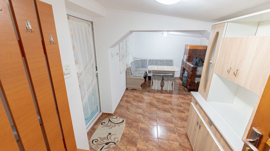 Casă cu 5 camere, complet renovată cu teren 920 mp în Tecuci - Poză 8