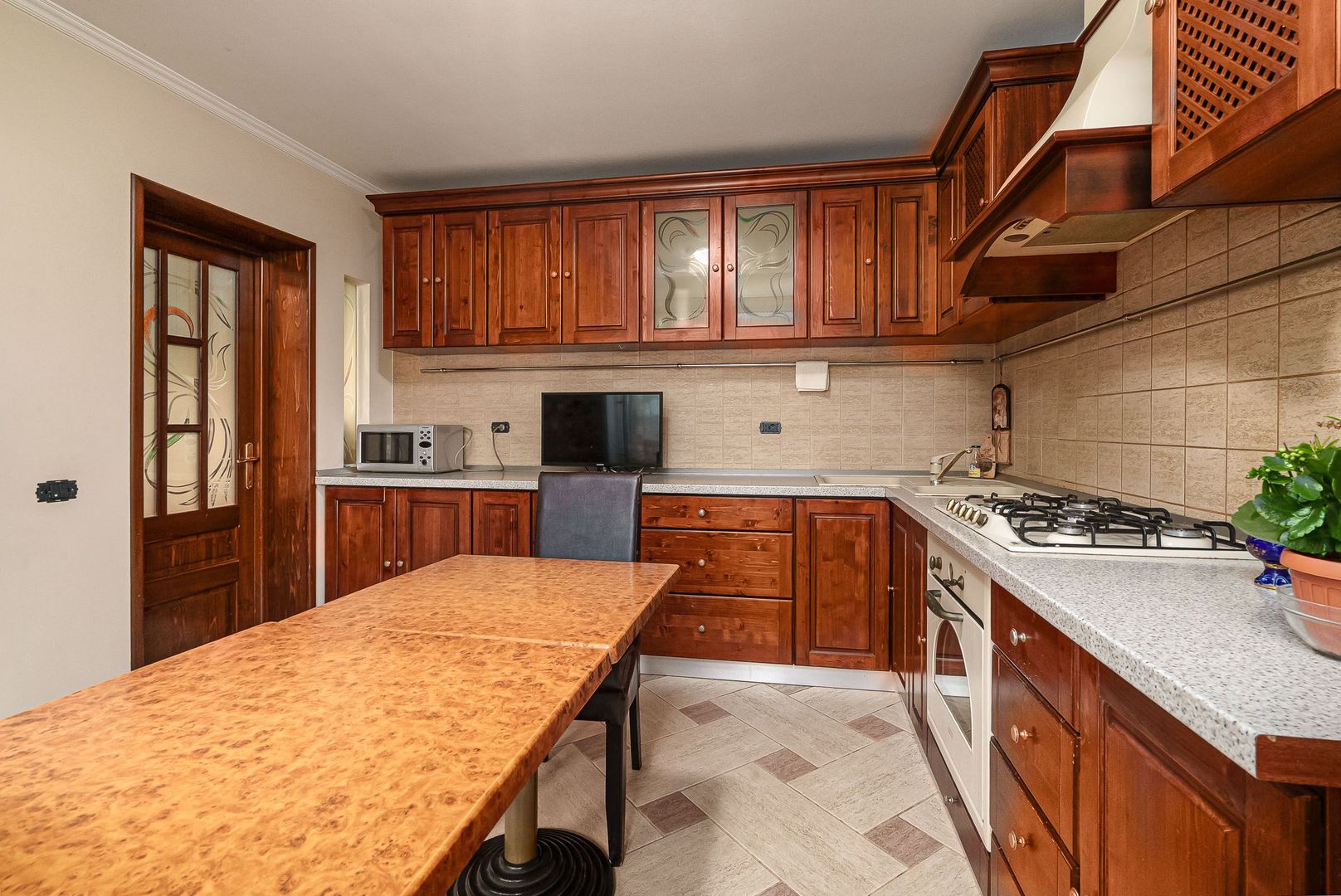 RAHOVA Salaj Vila 2007 S+P+1+M calitate superioara 370 mp - Poză 14