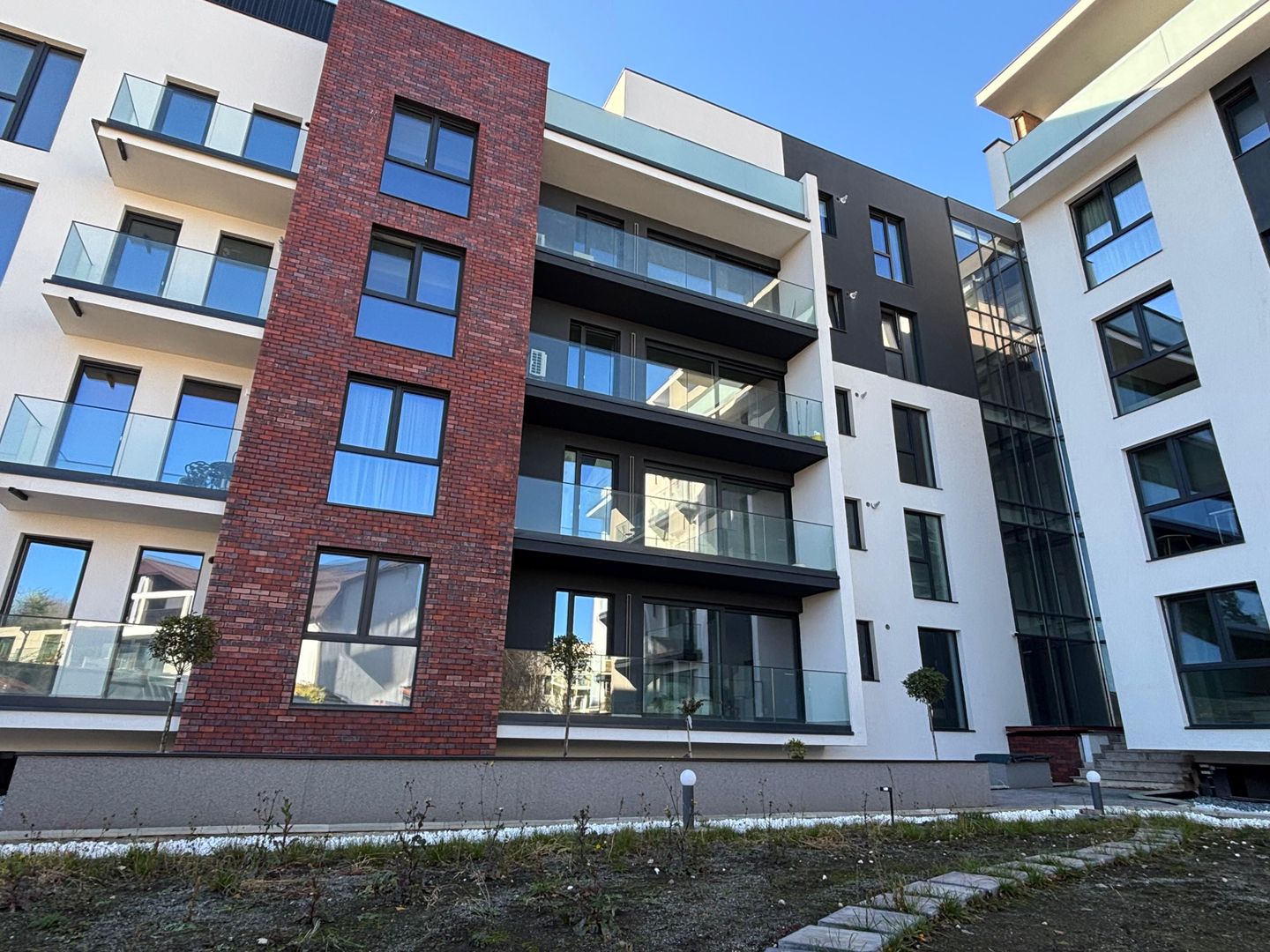 Apartament PREMIUM 3 camere cu GARAJ si boxa - zona Centrala - Poză 25
