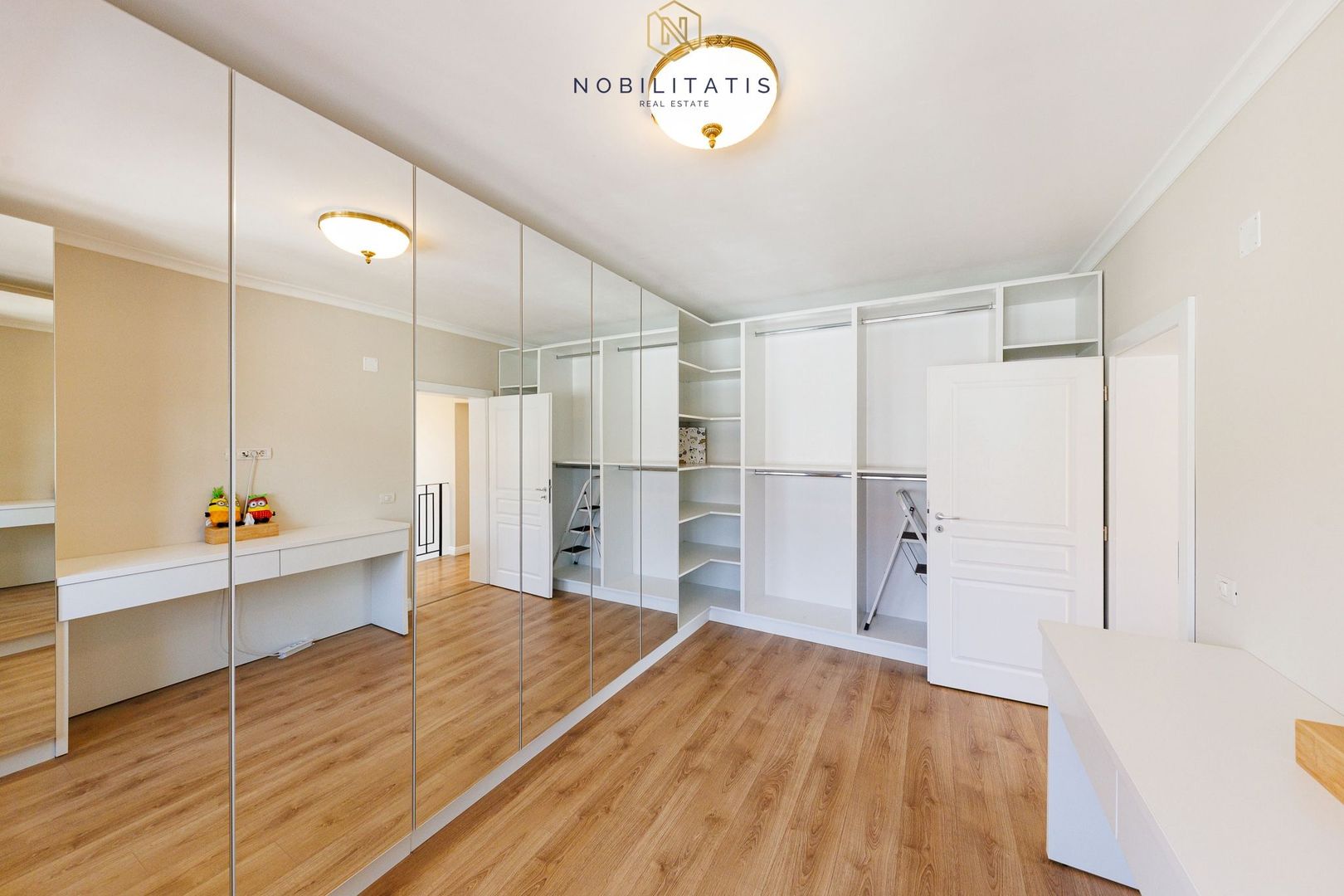 Oferta Vanduta -Casa Segmentul Lux, Garaj | 4 dormitoare | Langa Padure&Lac - Poză 19