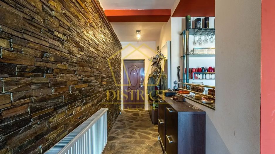 0% COM Apartament cu 3 camere, scara interioara, semineu | Favorit - Poză 12