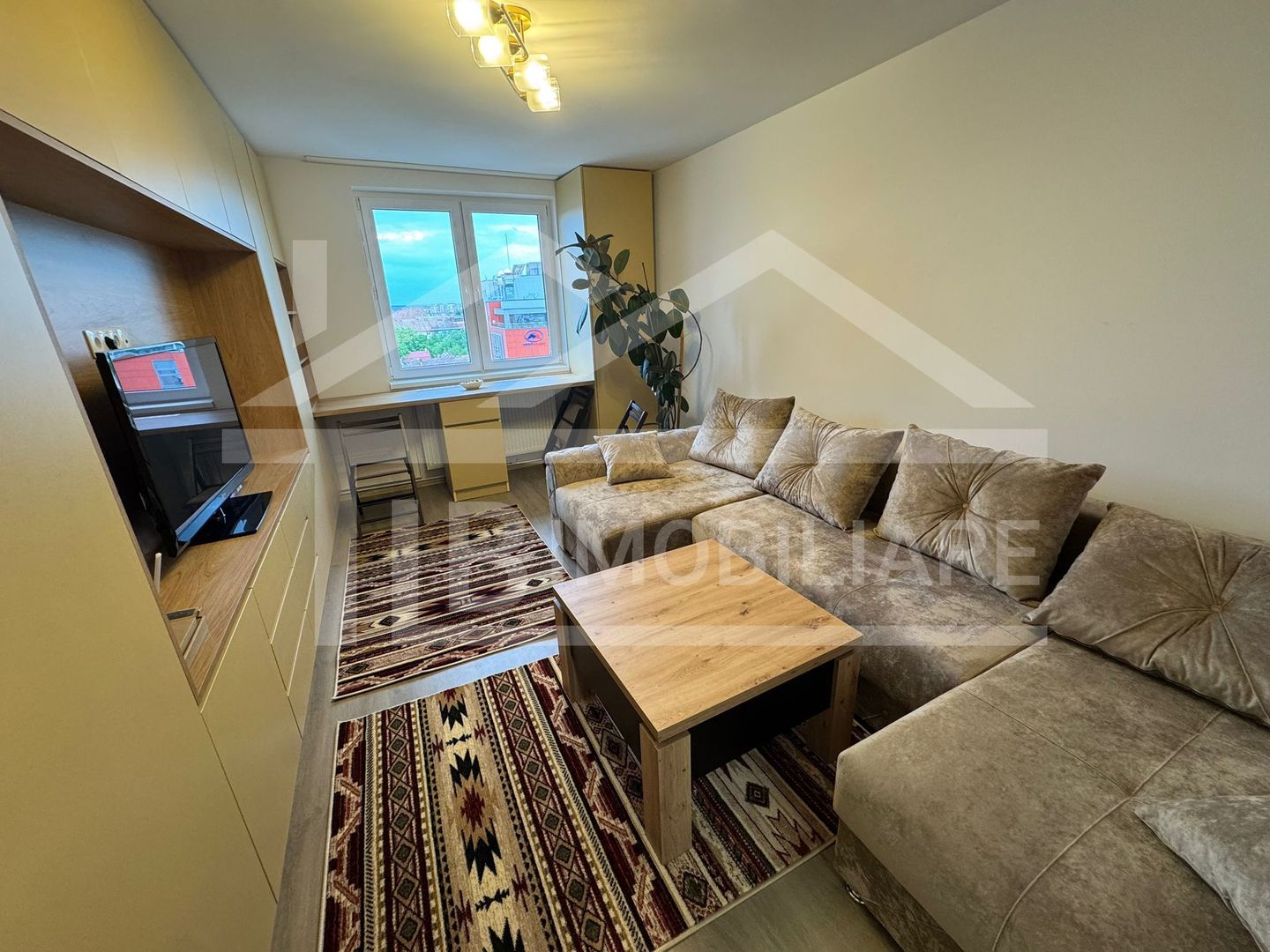 Apartament cu 2 camere, 60mp, decomandat, Zona Central - Poză 1