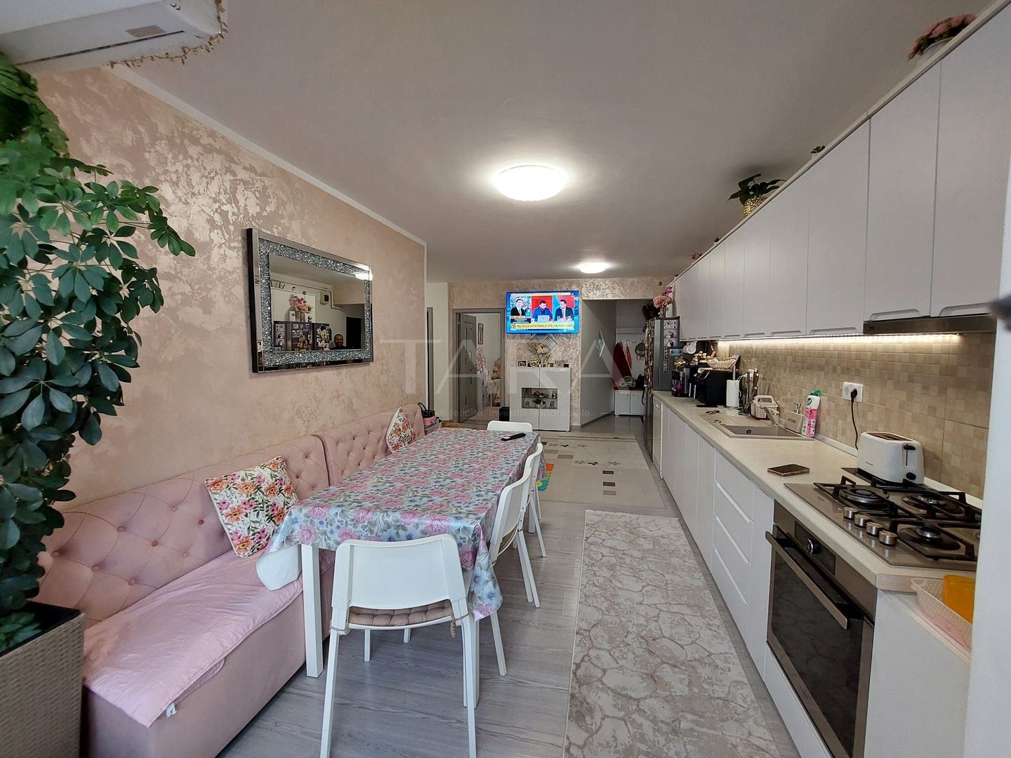 Apartament cu 3 camere, 2 balcoane și parcare, zona Floresti. - Poză 2