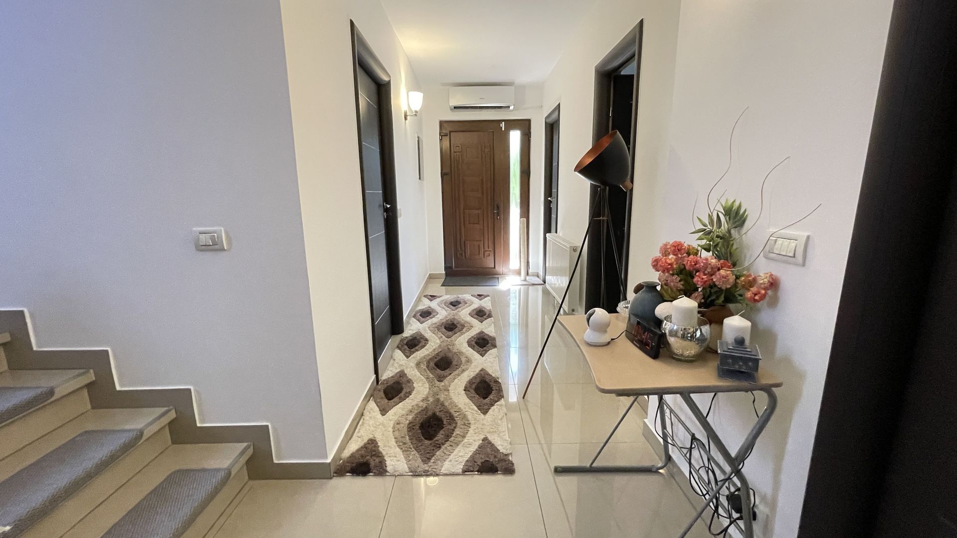 Locuinta eleganta cu finisaje premium - Poză 8