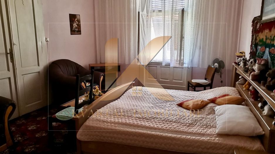 Apartament generos cu 4 camere , zona Centrală! - Poză 1