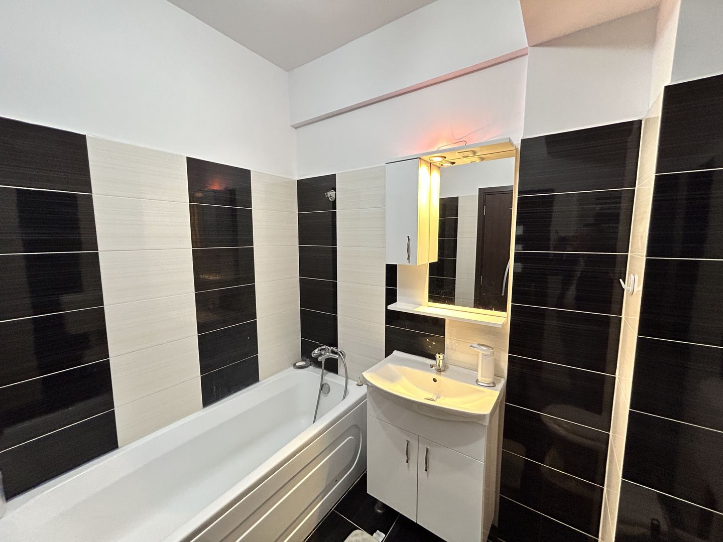 APARTAMENT 3 CAMERE CARTIERUL LATIN | PRELUNGIREA GHENCEA - Poză 9