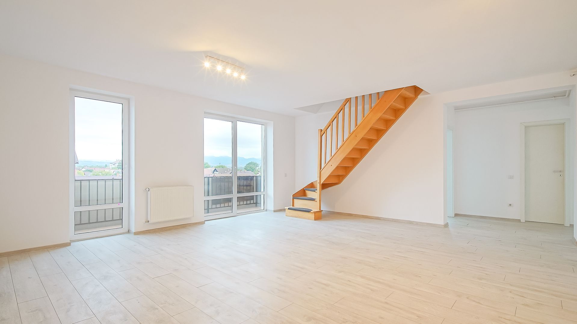 Apartament 4 camere pe două niveluri | 118 mp utili |  Râșnov - Poză 1