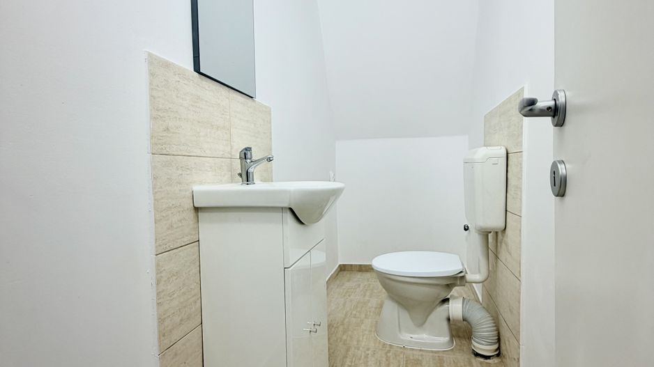 Spațiu comercial de închiriat – artera principală în nordul orașului. - Poză 17