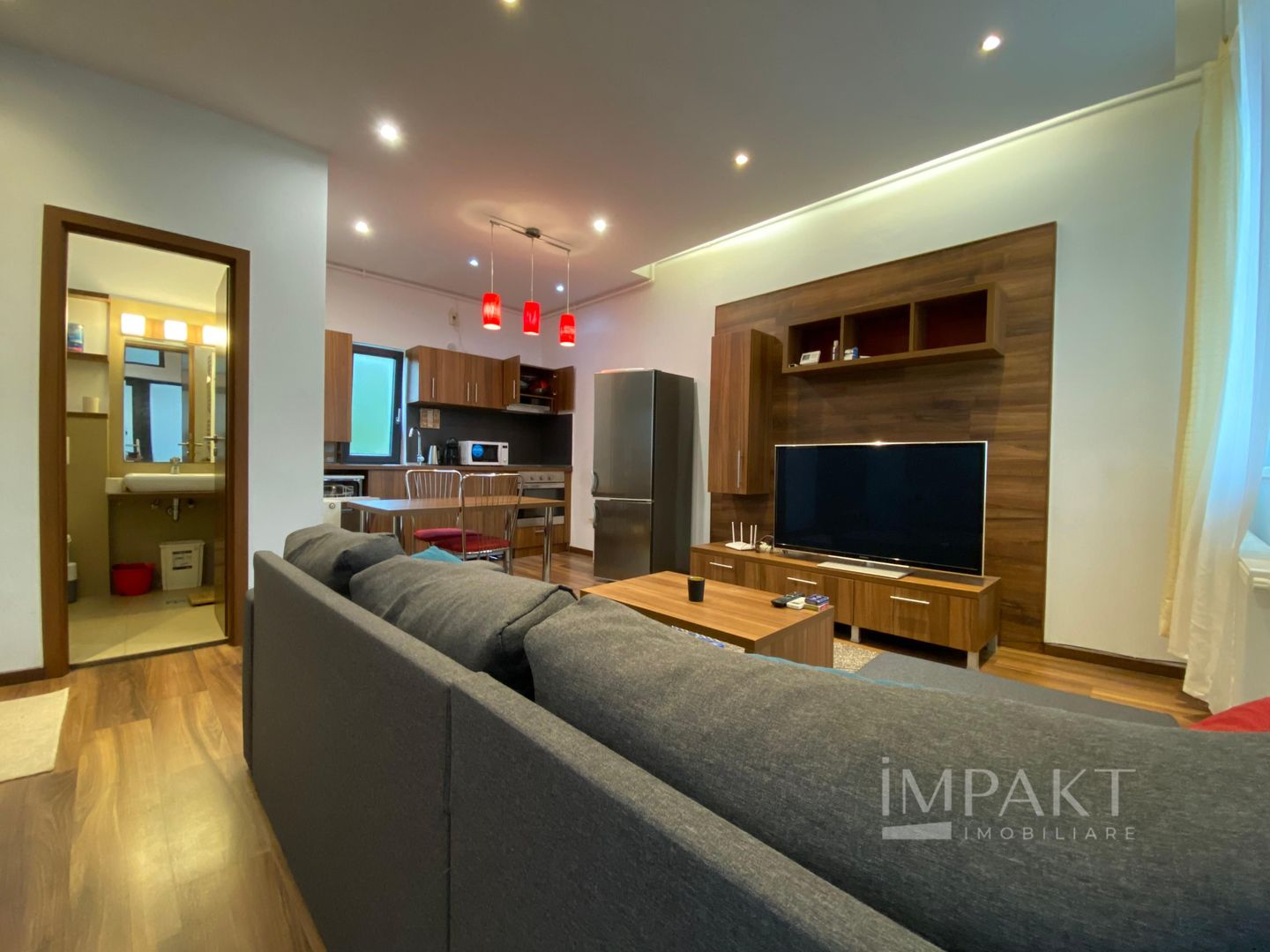 Apartament de inchiriat cu 2 camere, zona Centrala! - Poză 1