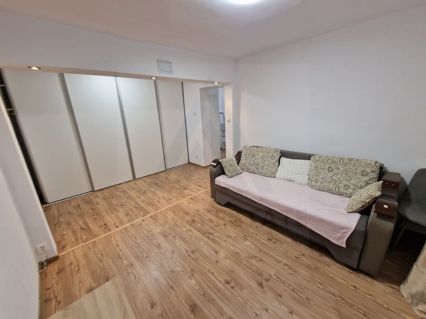 Apartament 3 camere 2 bai 66mp + pivnita Terezian - Poză 3