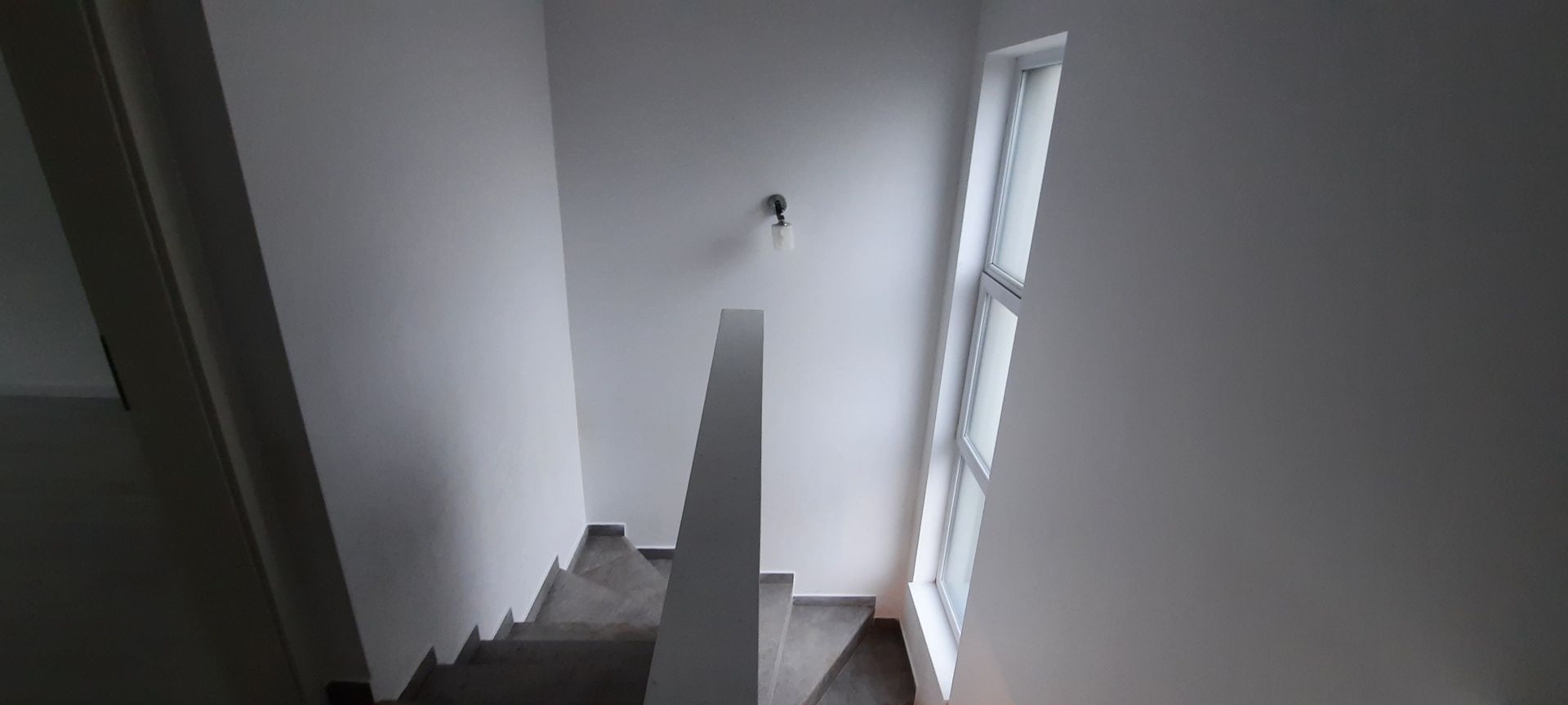 Locuinta cu 3 camere, curte si 2 locuri de parcare - Poză 26